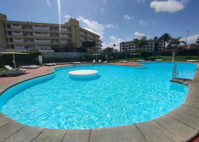 Step To Yumbo By Casas Cocodrilo